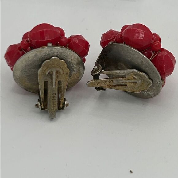 Signed Hong Kong Vintage Red Beaded Clip-On Earrings - Picture 4 of 5